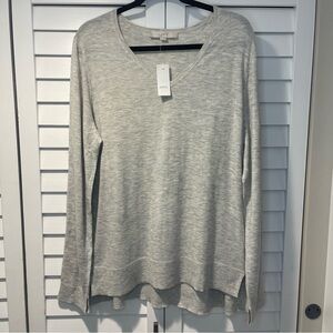 LOFT Gray V-Neck Lightweight Sweater Women’s Size XL NWT‎